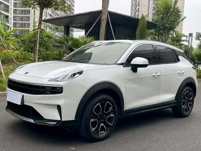 Lynk & Co 06