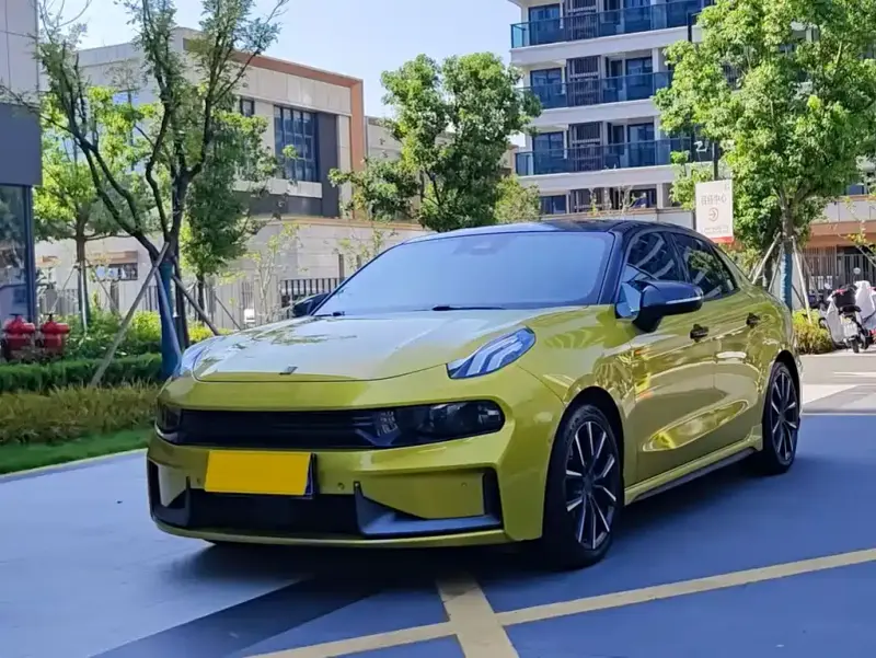 Lynk & Co 03
