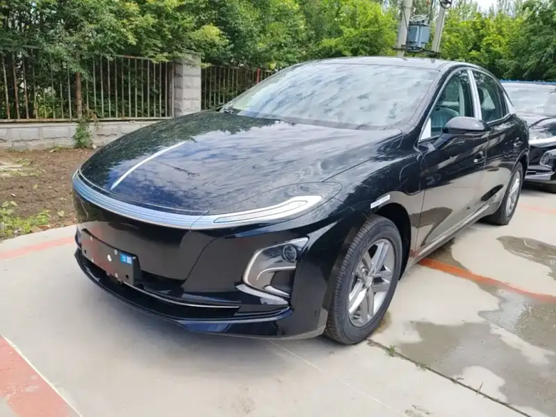 Hongqi E-QM5