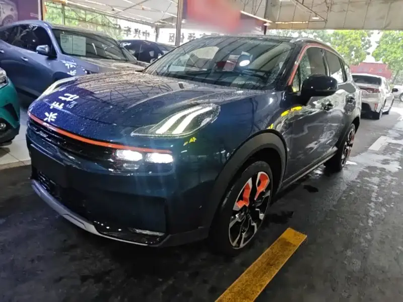 Lynk & Co 06