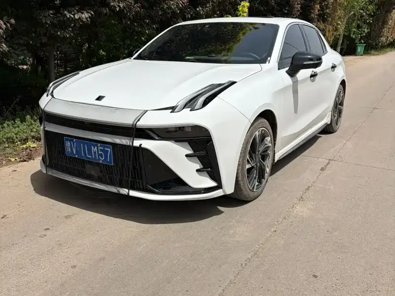 Lynk & Co 03