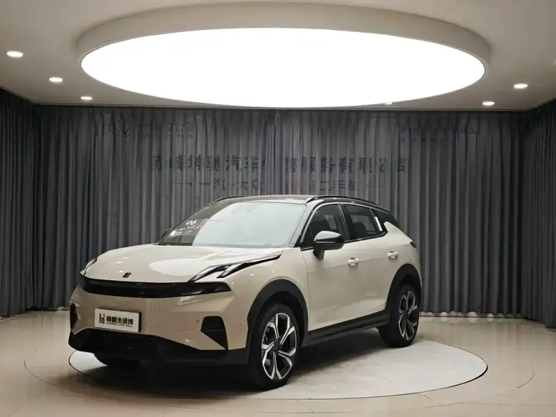Lynk & Co 06