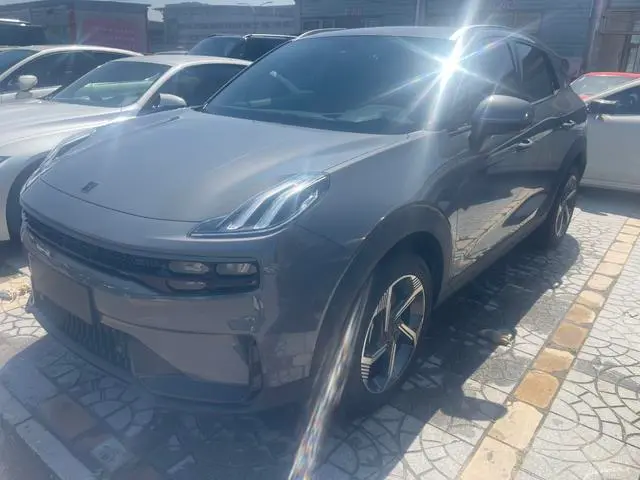 Lynk & Co 06