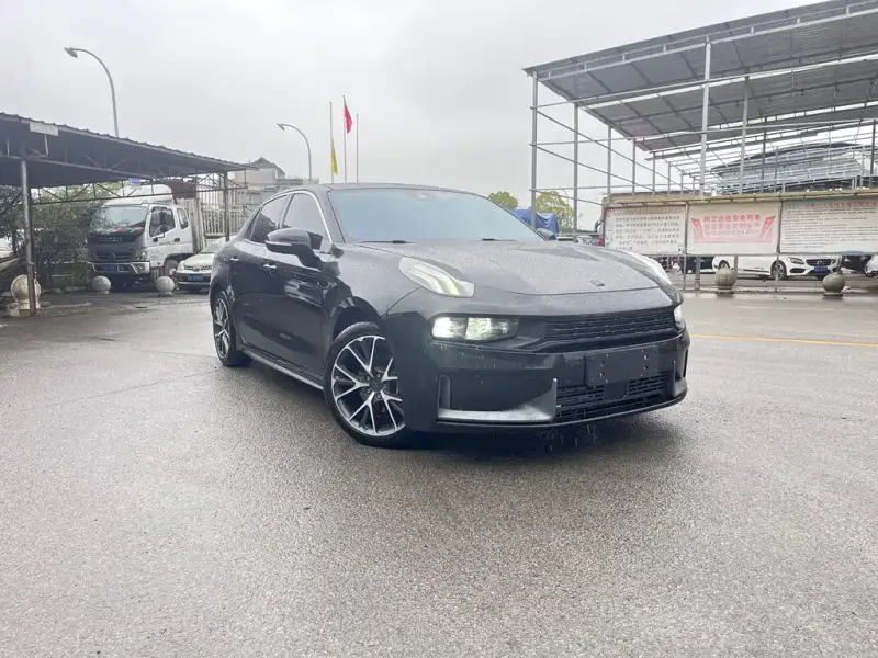 Lynk & Co 03