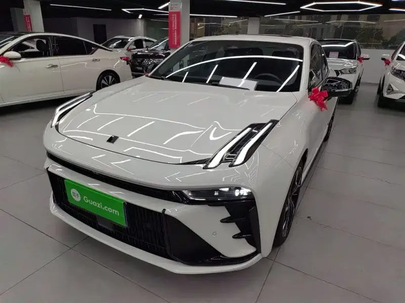 Lynk & Co 03