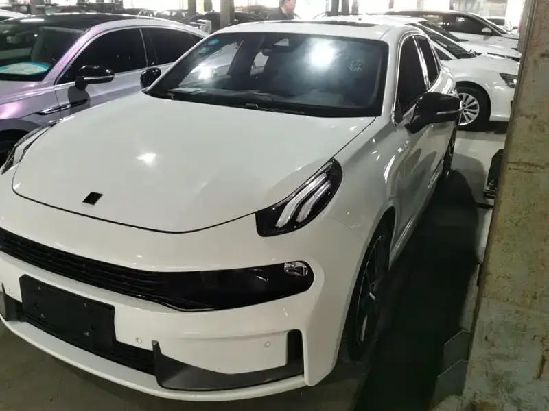 Lynk & Co 03