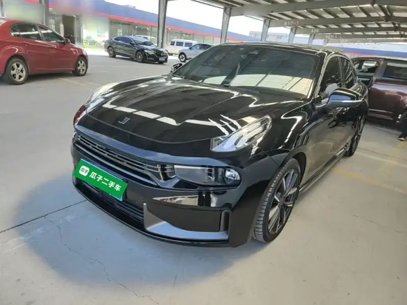 Lynk & Co 03