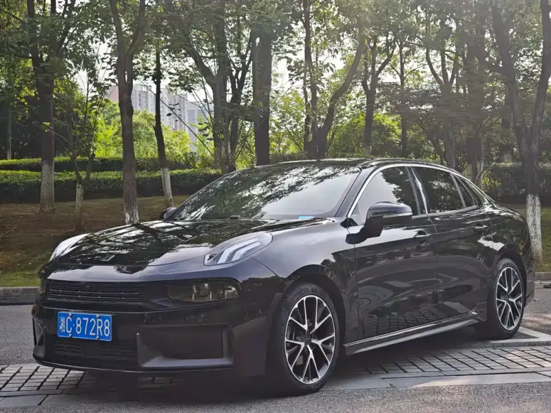 Lynk & Co 03