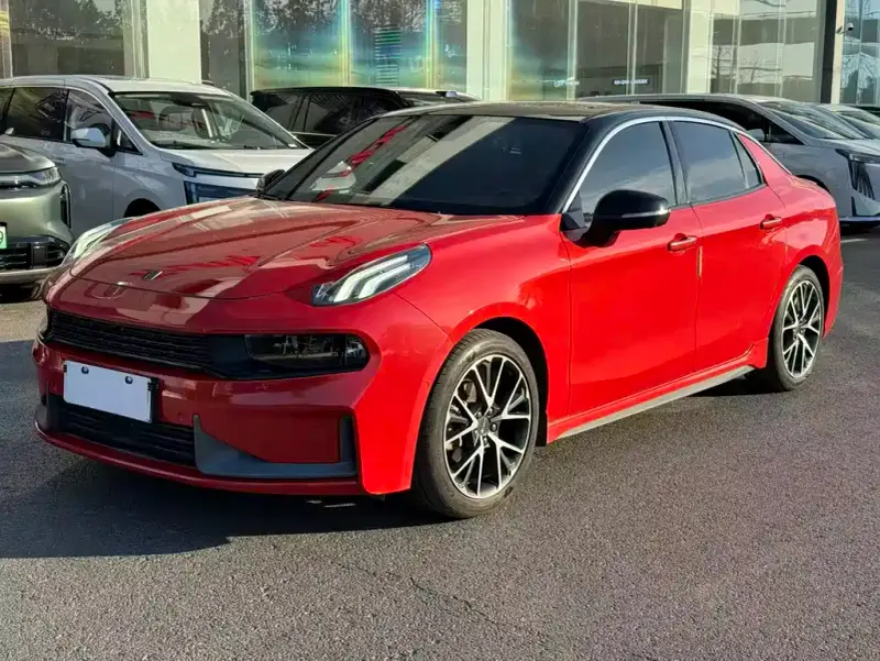 Lynk & Co 03