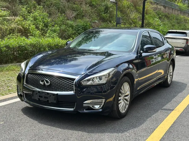 Infiniti Q70