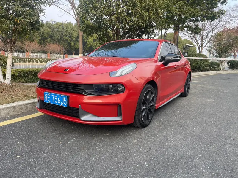 Lynk & Co 03