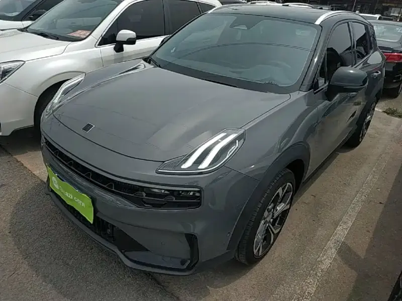 Lynk & Co 06