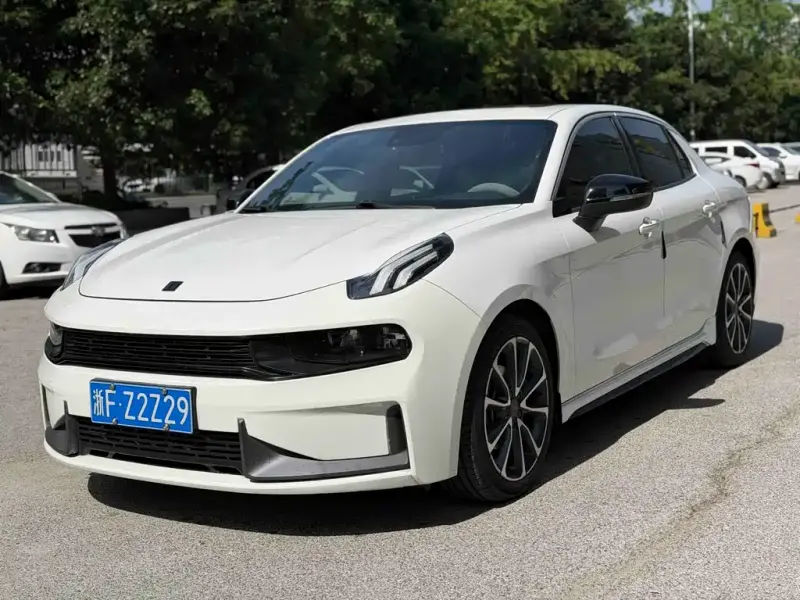 Lynk & Co 03