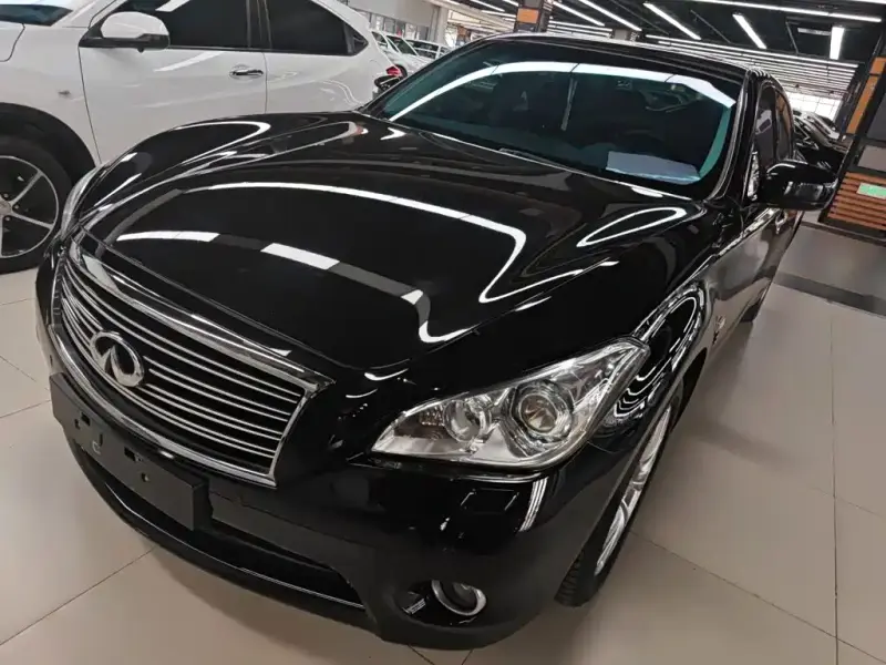 Infiniti Q70