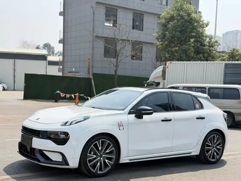 Lynk & Co 02