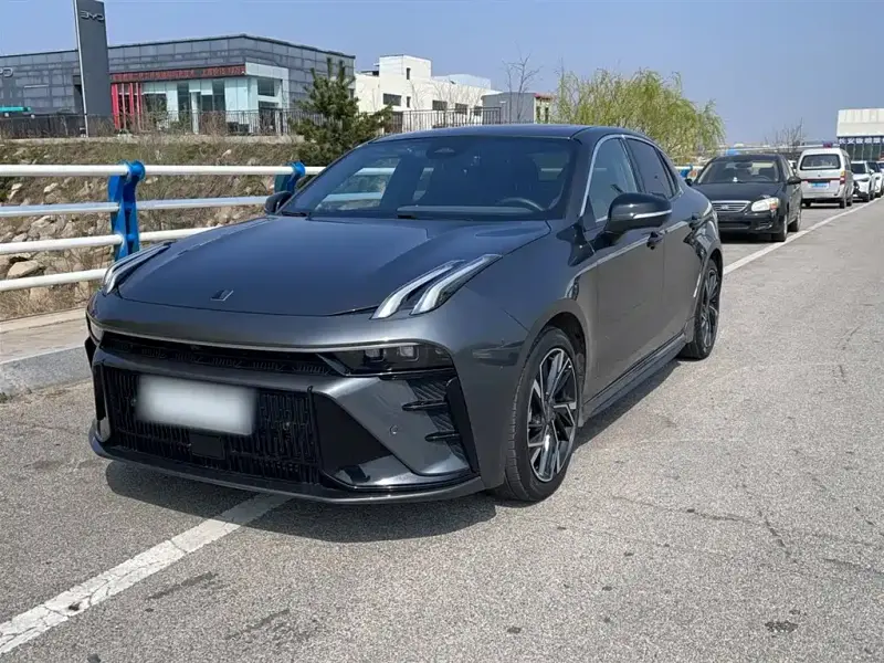 Lynk & Co 03