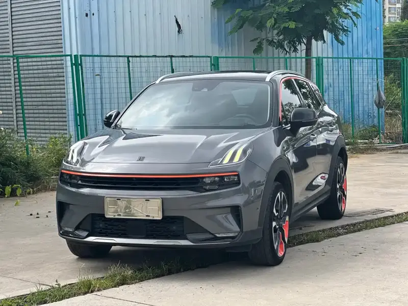 Lynk & Co 06