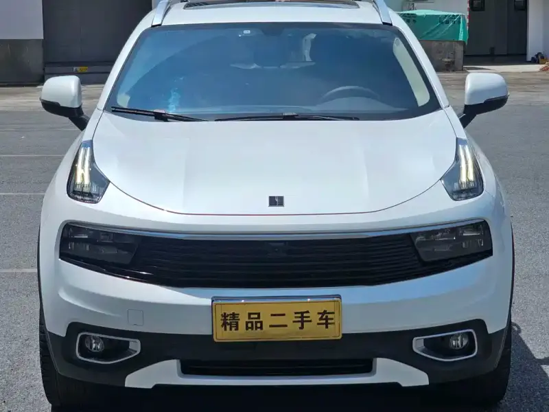 Lynk & Co 01