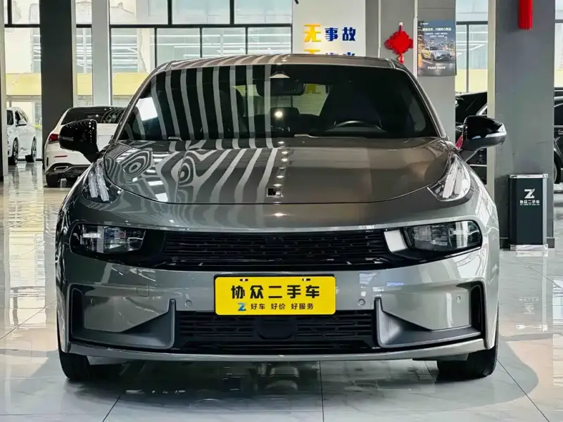 Lynk & Co 03