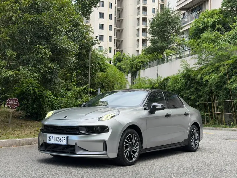 Lynk & Co 03