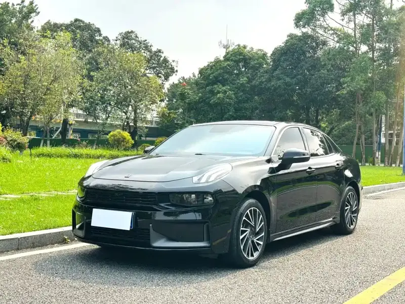 Lynk & Co 03