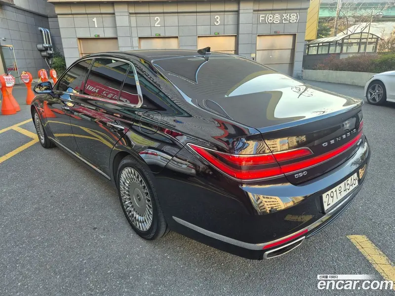 Genesis G90