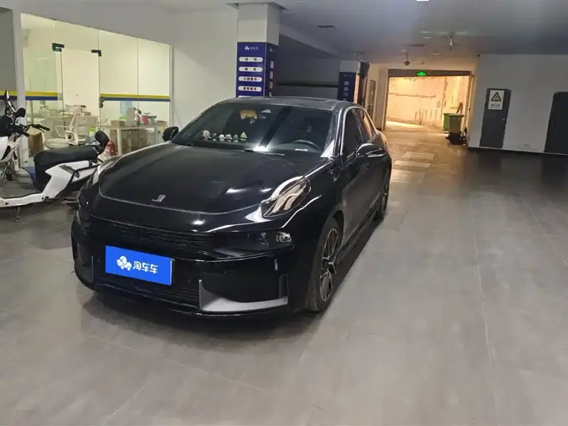 Lynk & Co 03