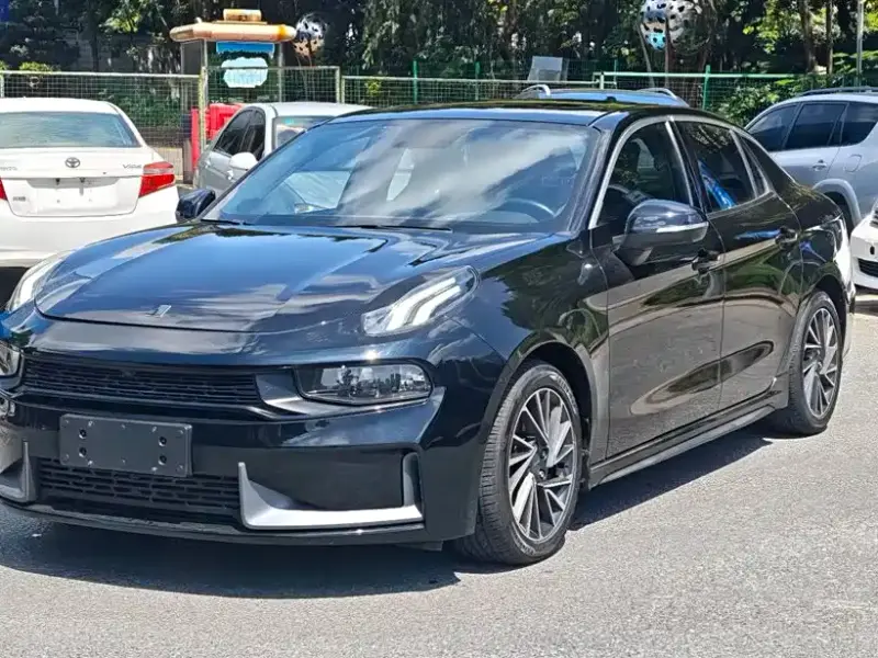 Lynk & Co 03