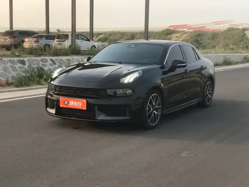 Lynk & Co 03