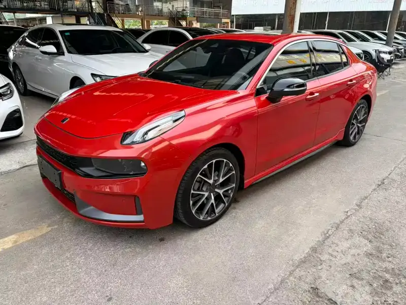Lynk & Co 03