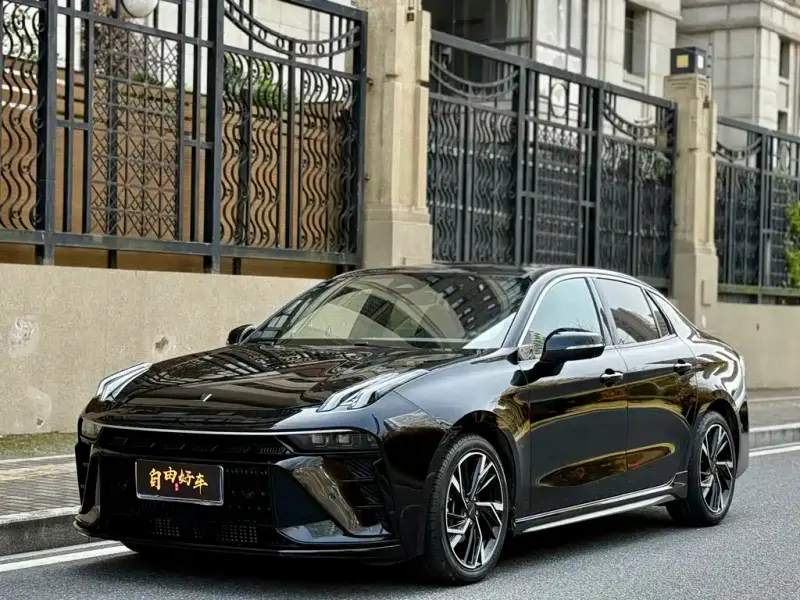 Lynk & Co 03