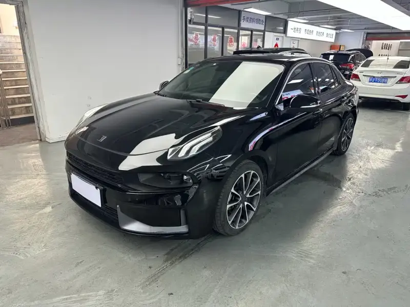 Lynk & Co 03