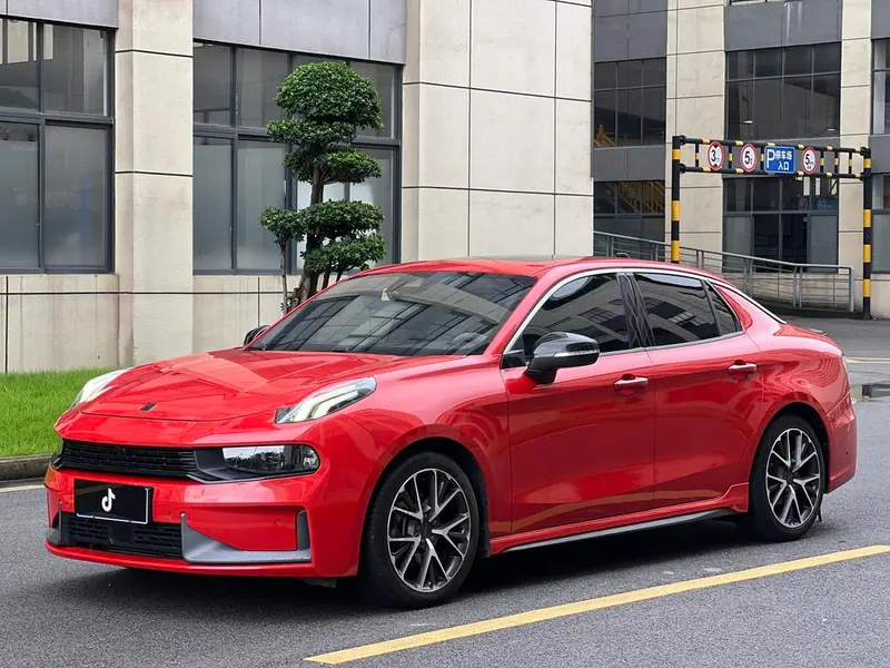 Lynk & Co 03