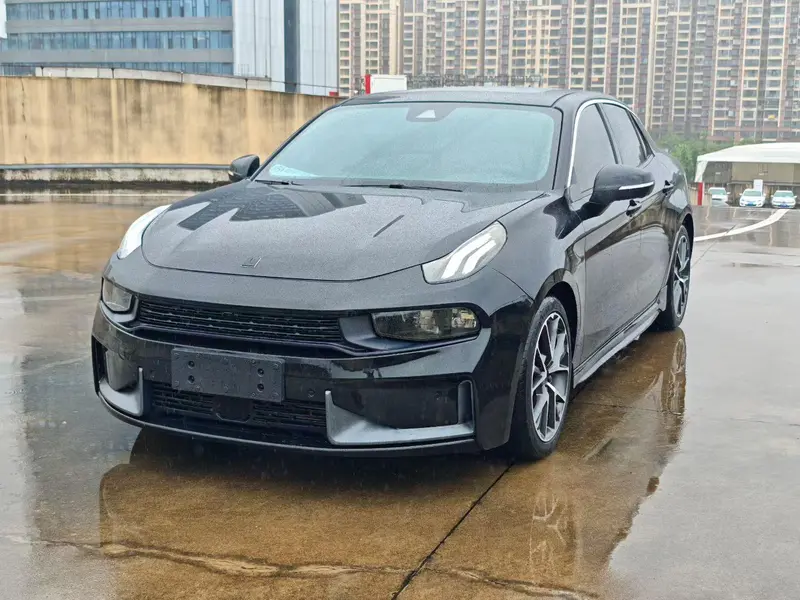 Lynk & Co 03