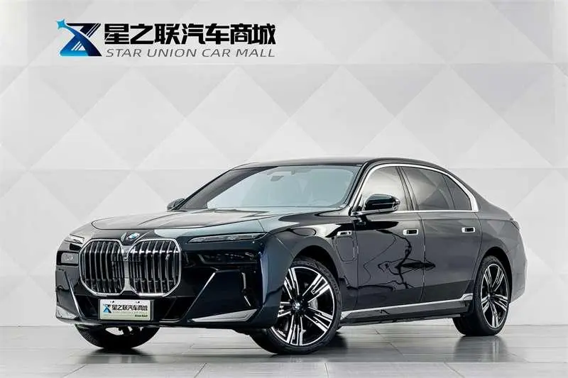 BMW i7