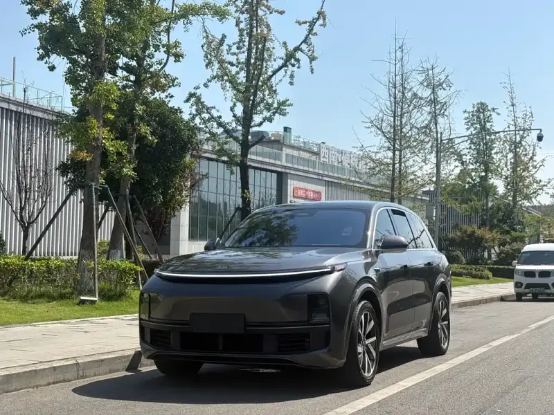 Li Auto L8