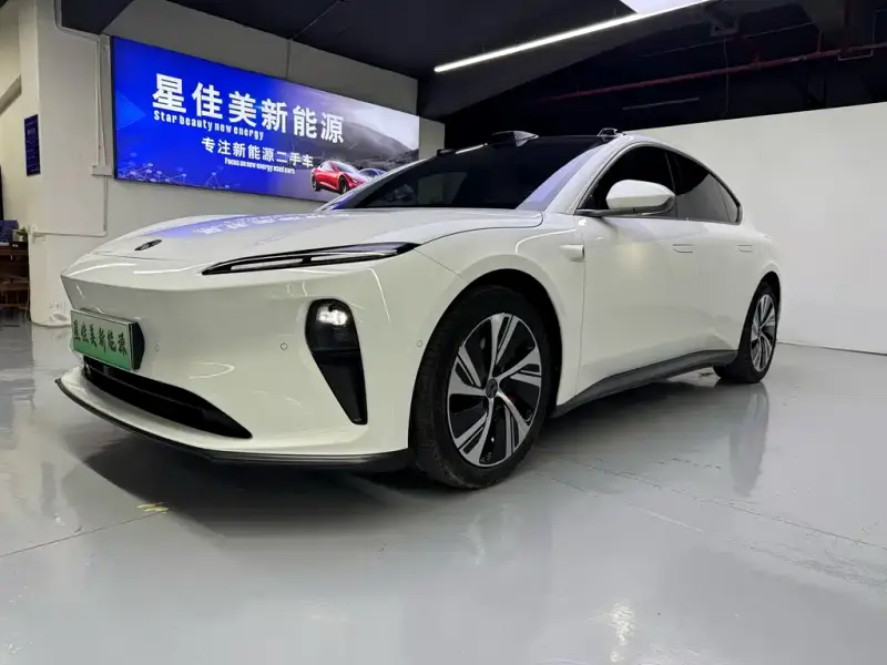 NIO ET5