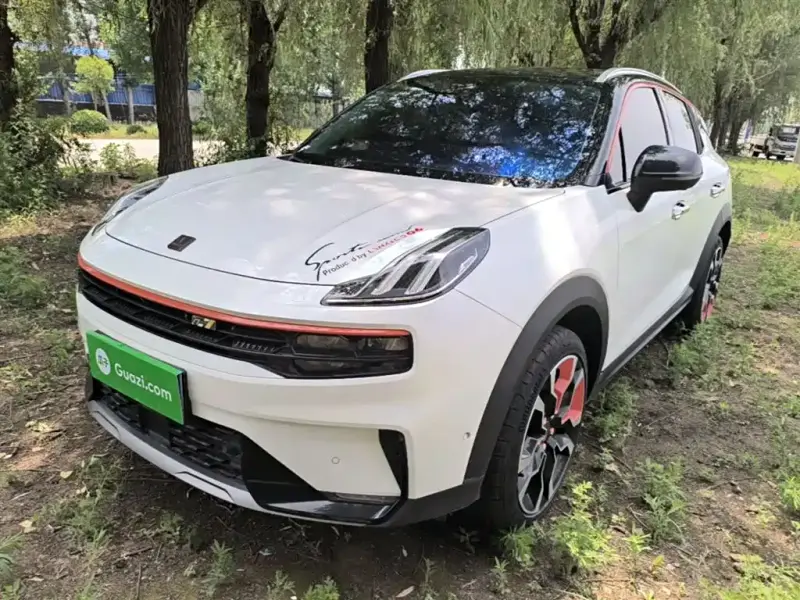 Lynk & Co 06