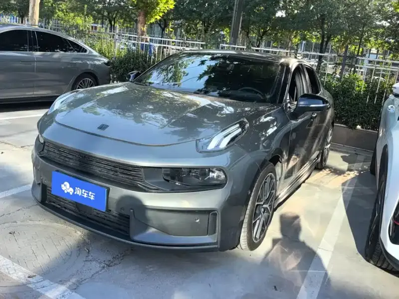 Lynk & Co 03