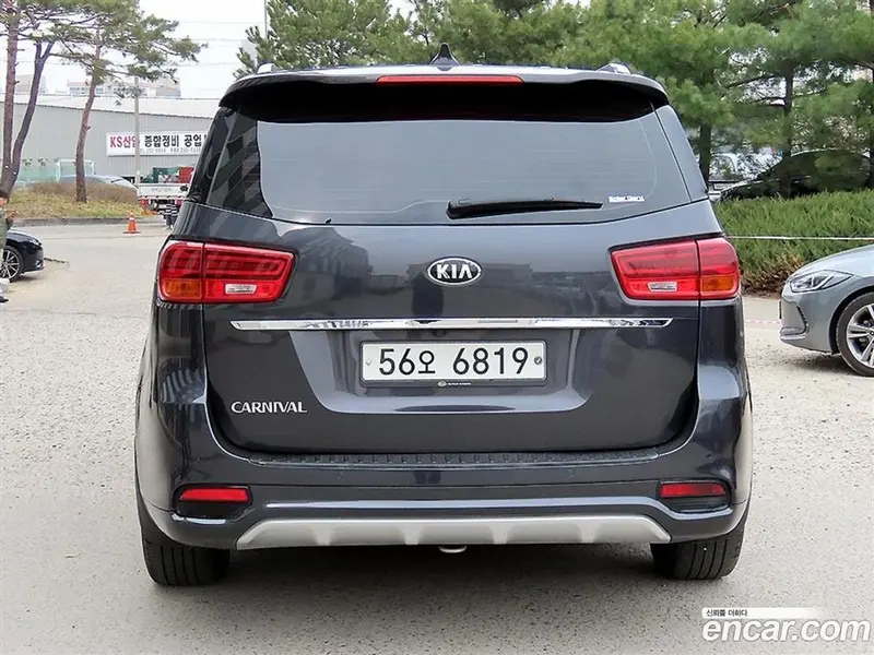 Kia Carnival