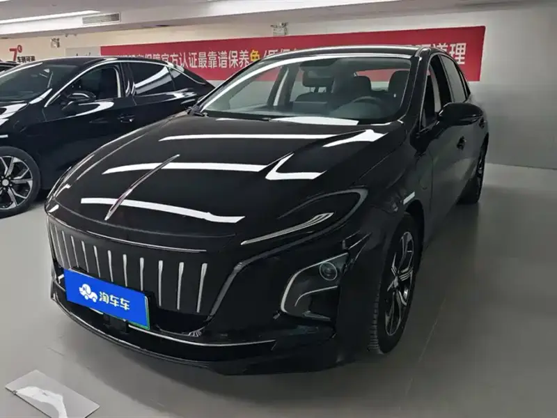 Hongqi E-QM5