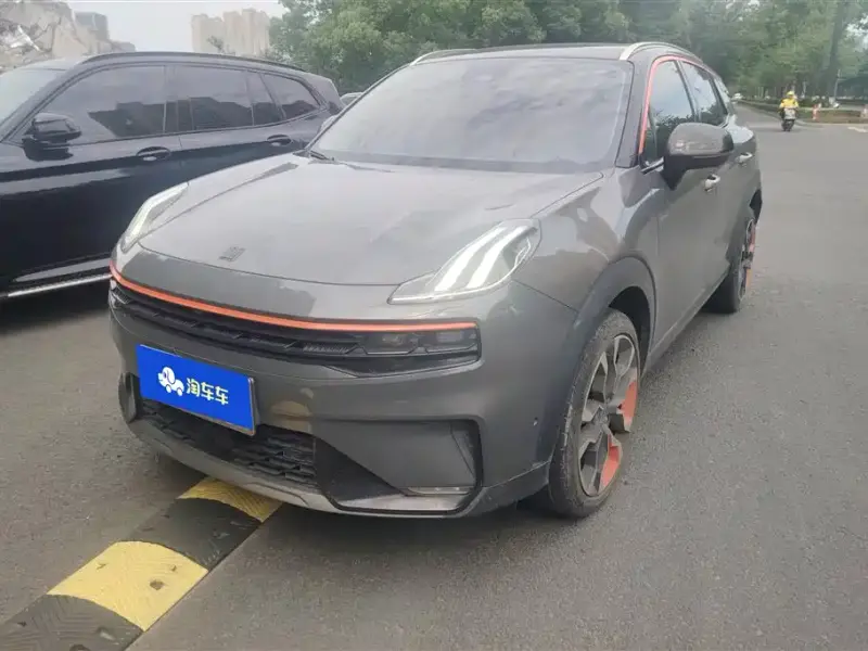 Lynk & Co 06