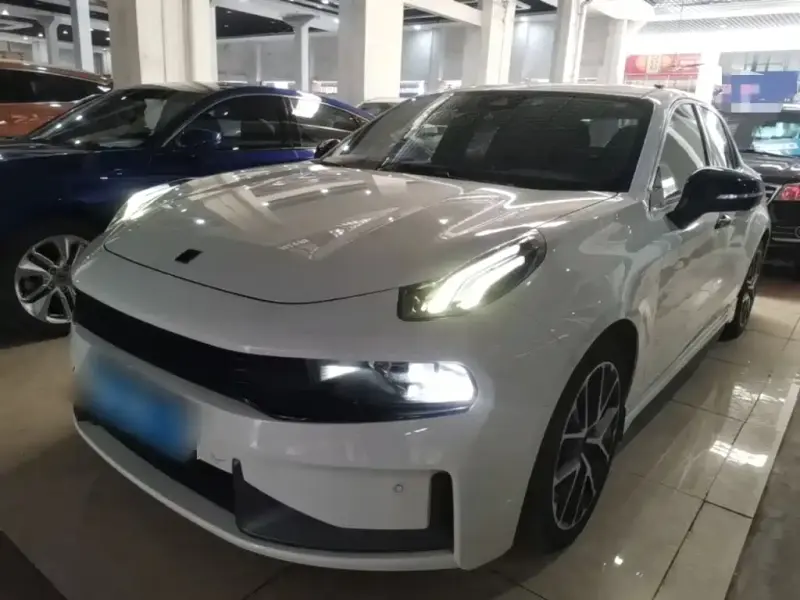 Lynk & Co 03
