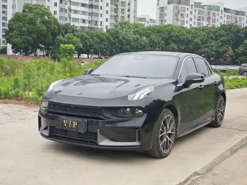 Lynk & Co 03