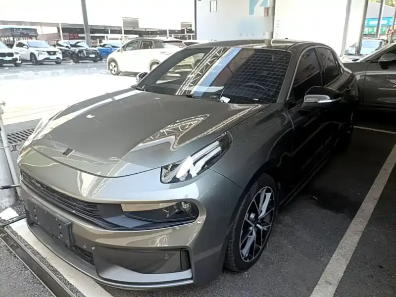 Lynk & Co 03