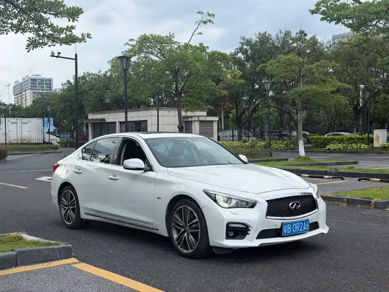 Infiniti Q50L