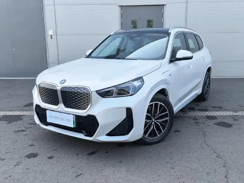 BMW iX1