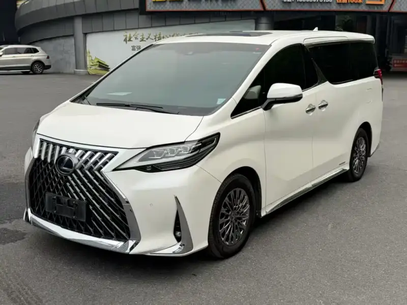 Lexus LM