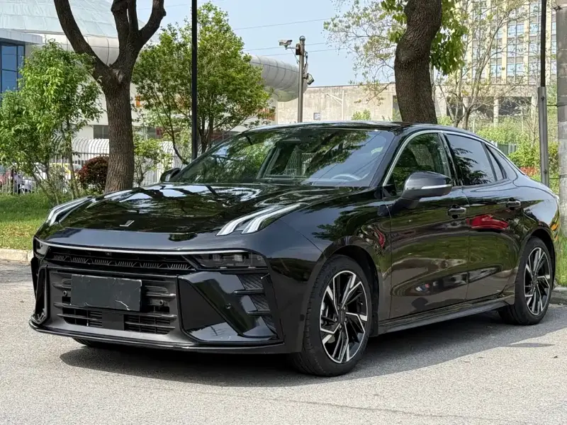 Lynk & Co 03
