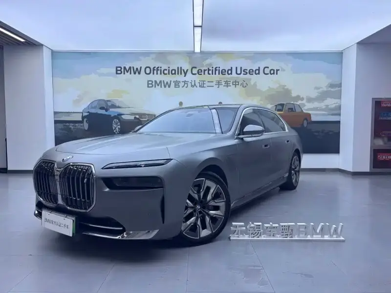 BMW i7